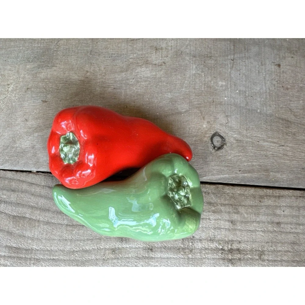 Vintage‎ Houston Harvest Red Green Pepper Salt & Pepper Shakers Ceramic
